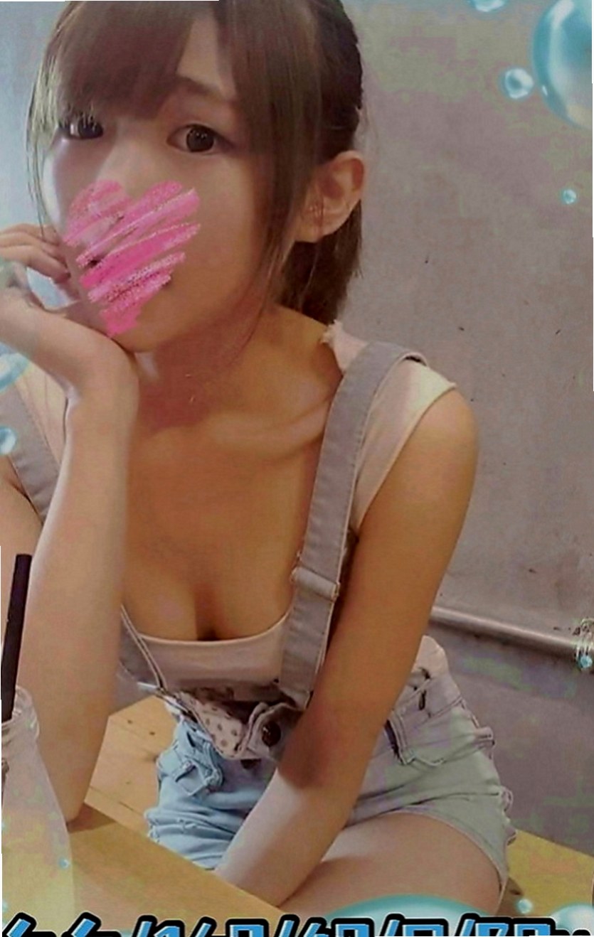 高雄外送茶|美女外送：海藻 |膚白學生妹兼職|168cm|50kg|E罩杯|21歲|的乳房 揉起來軟綿綿的 很漂亮 #外語翻譯小姐姐