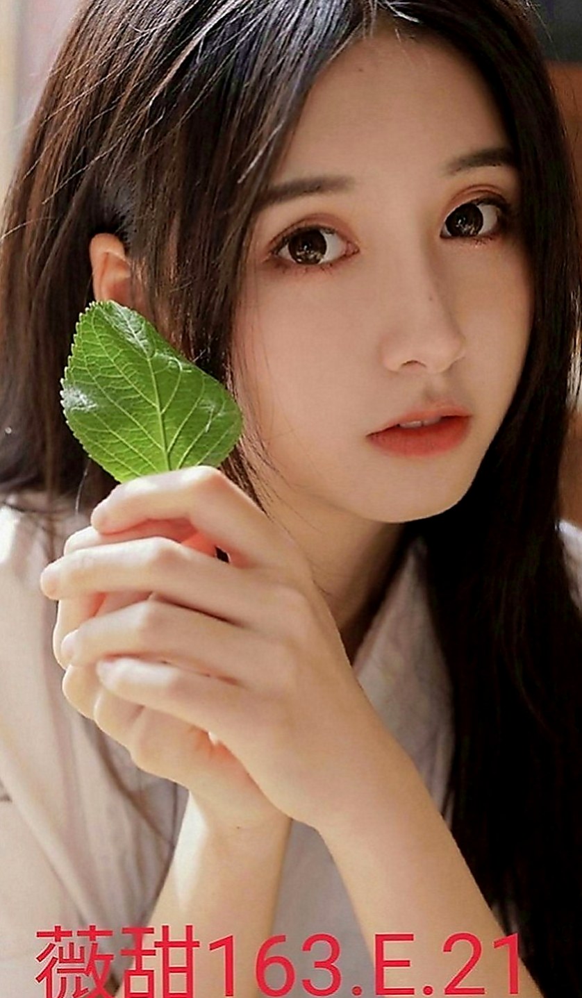 烏來找小姐：潔依 |幼幼學生妹|163cm|50kg|C罩杯|18歲|氣質外貿型 美腿超誘人的 身材火辣 大屁股大奶子大